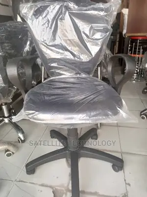 Quality Executive Swivel Leather Office Chair.
