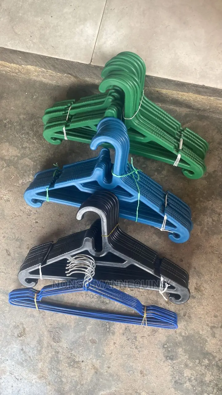 Plastic Clothes Hangers 12 Pieces A Pack