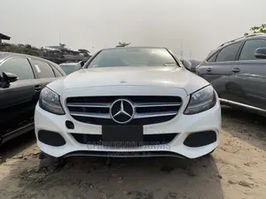 Mercedes-Benz C300 Luxury 4matic Sedan AWD (2.0L 4cyl 7A) 2017 White