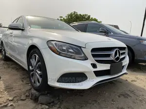 Mercedes-Benz C300 Luxury 4matic Sedan AWD (2.0L 4cyl 7A) 2017 White