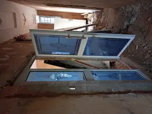 Photo - Aluminum Hinge Doors