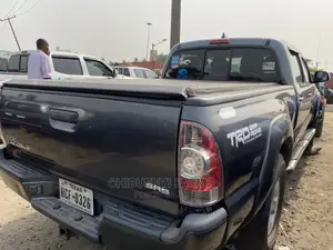 Toyota Tacoma 2015 Gray