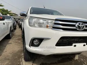 Toyota Hilux SR5 4x4 2016 White
