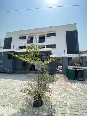 3bdrm Apartment in Lekki Phase 1 for Sale