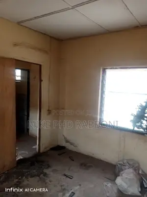 A Three Bedroom Bungalow With a Bq Good Office Purpose
