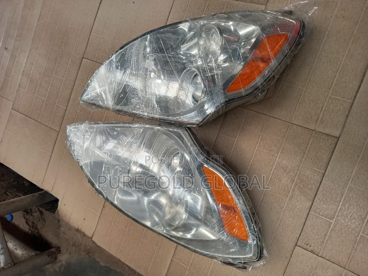 Hyundai Entourage Headlamp