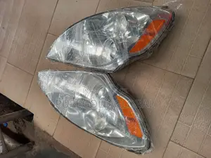 Hyundai Entourage Headlamp