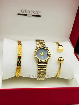Photo - Female Gucci Chain Wristwatch and Bracelet Set
