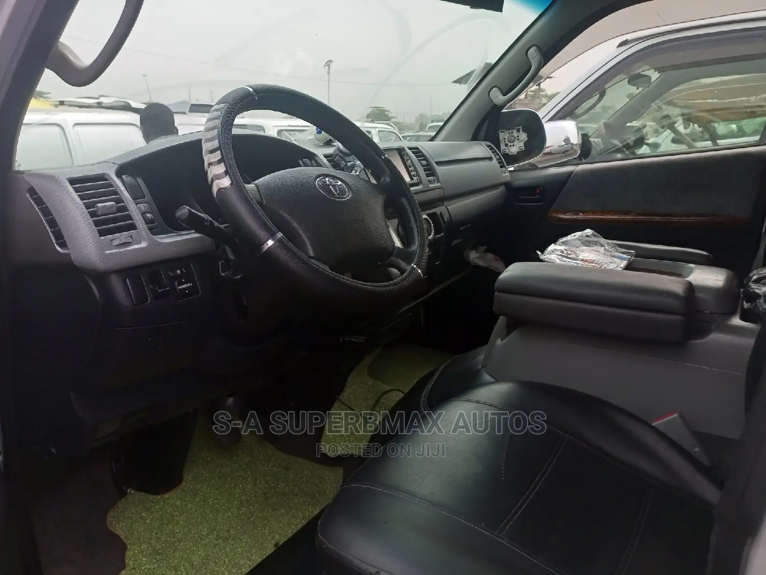 Toyota HiAce 2013 Silver