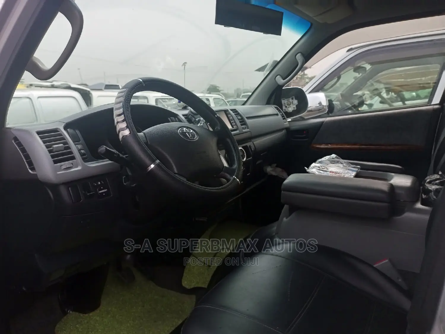 Toyota HiAce 2013 Silver