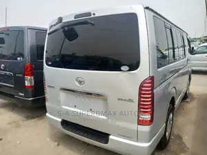 Toyota HiAce 2013 Silver