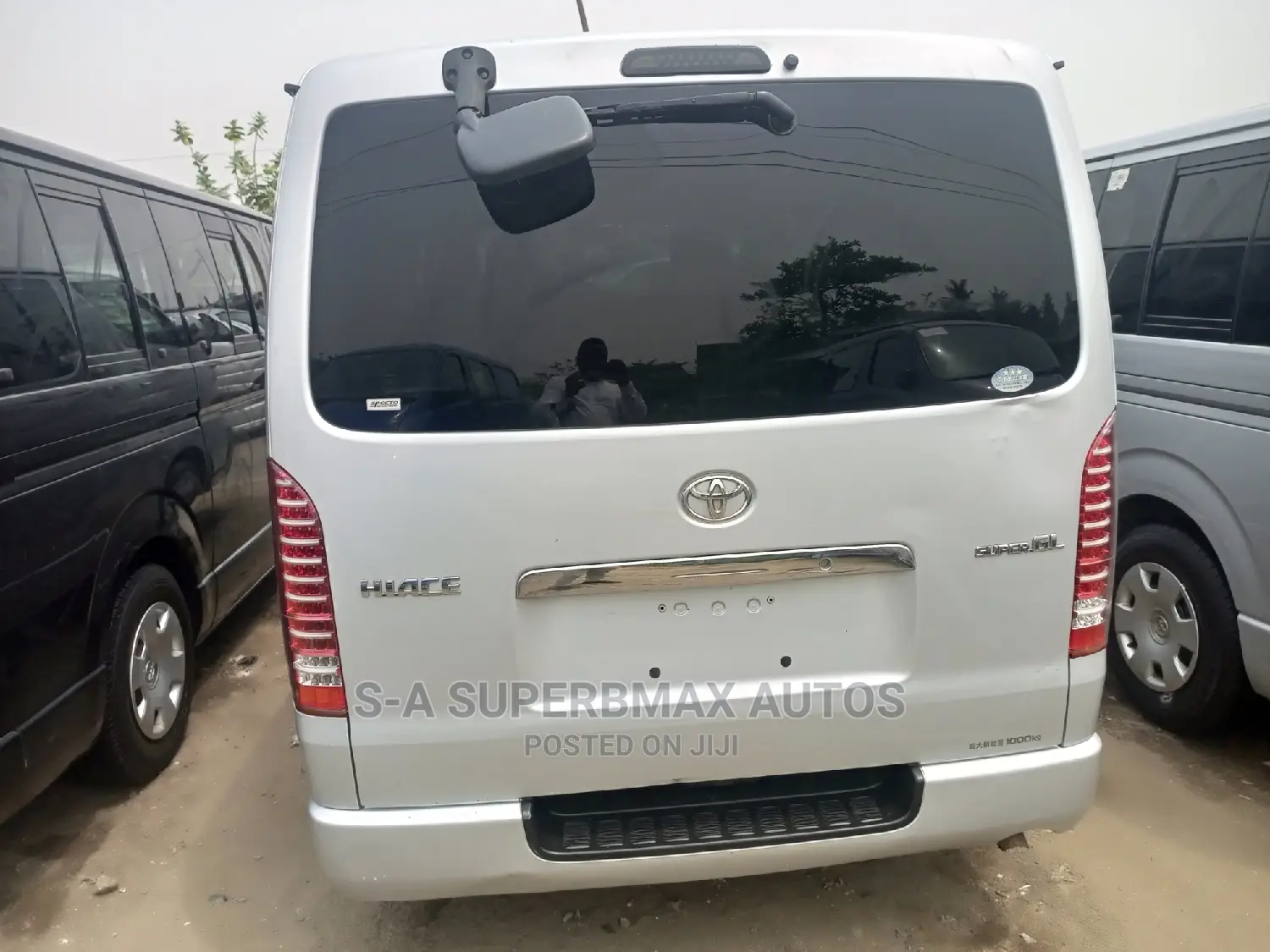 Toyota HiAce 2013 Silver