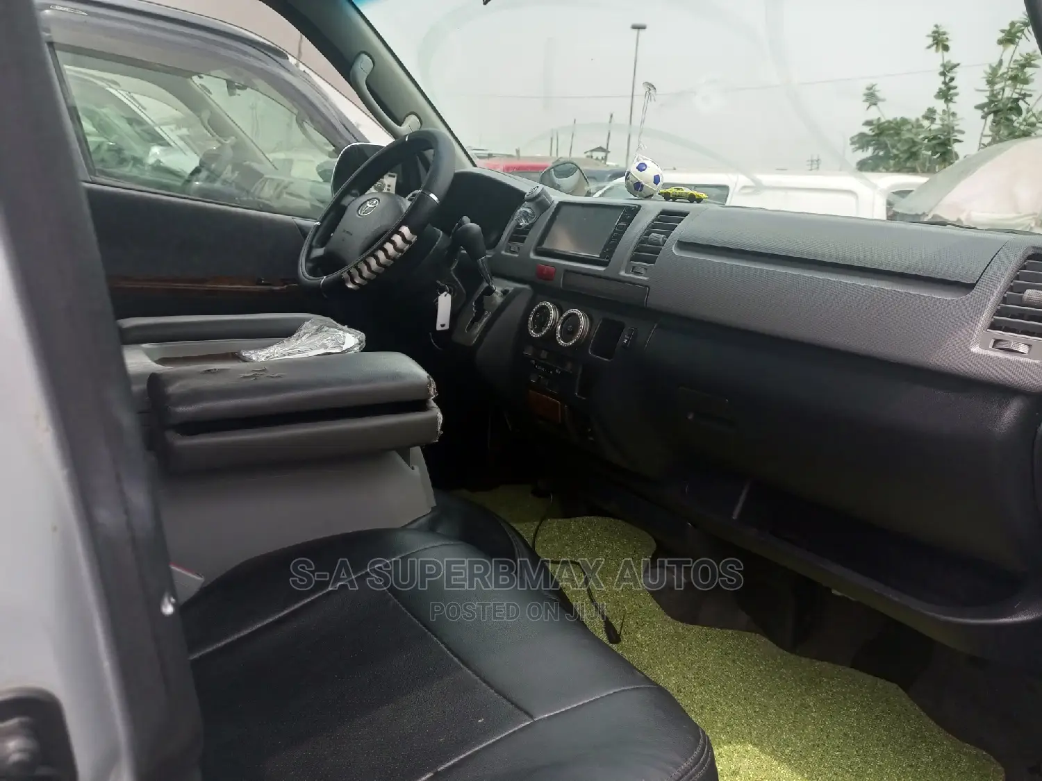 Toyota HiAce 2013 Silver