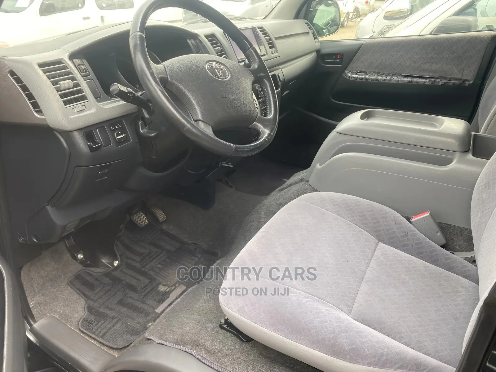 Toyota HiAce 2010 Black