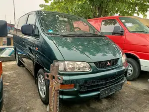 Mitsubishi Space Gear 2005 Green