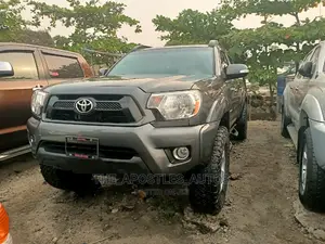 Toyota Tacoma V6 4dr Access Cab 4WD 6.1 ft. SB (4.0L 6cyl 5A) 2015 Gray