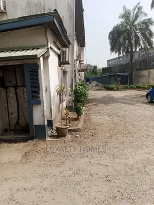 3bdrm Block of Flats in Oduduwa Crescent, Ikeja for Sale