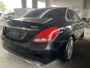 Mercedes-Benz C300 Luxury 4dr AWD 4Matic Sedan (2.0L 4cyl 7A) 2015