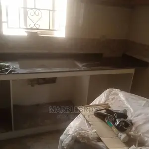 Kitchen Countertop Finishing MB1