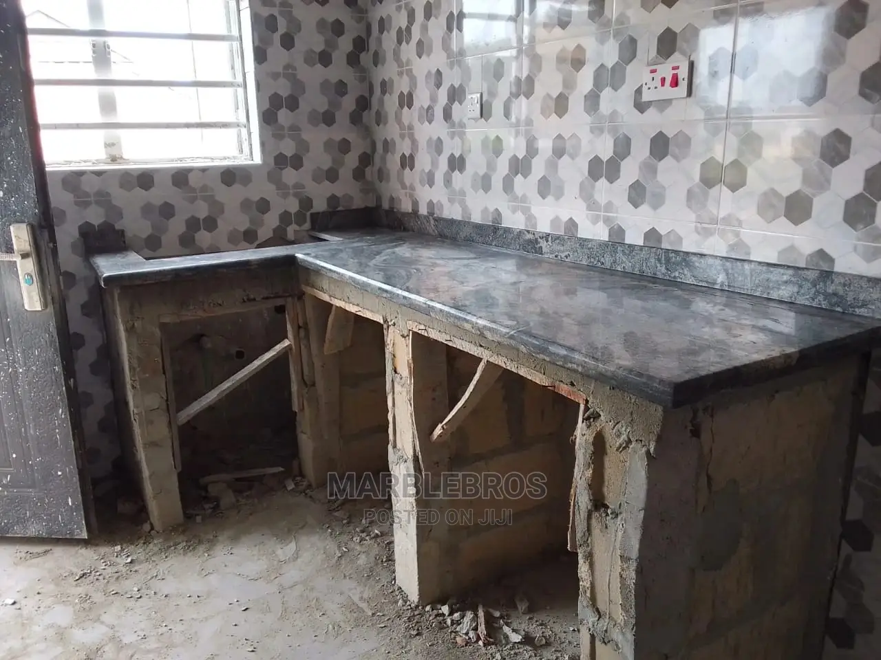 Kitchen Countertop Finishing MB2
