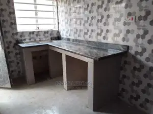 Kitchen Countertop Finishing MB2