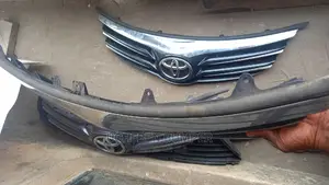 Front Grill Toyota Avensis 2013.