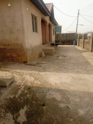 Furnished 2bdrm Block of Flats in Magboro, Obafemi-Owode for sale