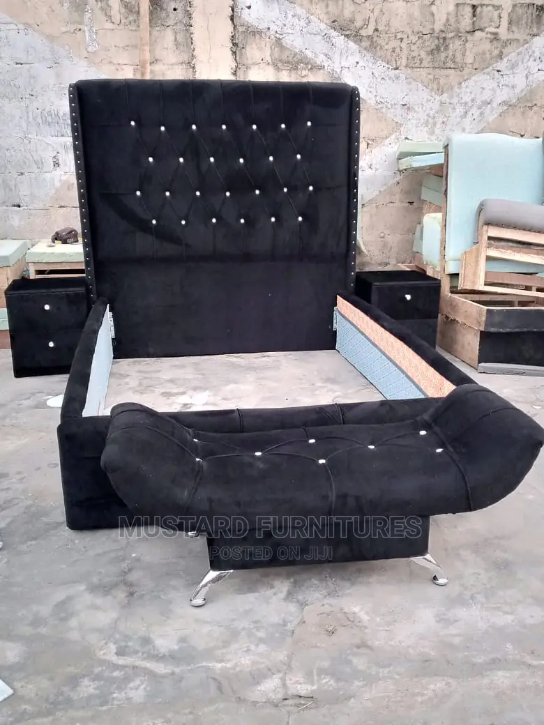 4.5x6ft Quality Padded Bedframe