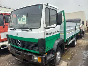Mercedes Truck 814 Green and White