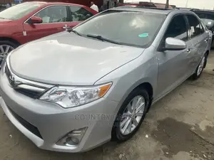 Toyota Camry XLE V6 4dr Sedan (3.5L 6cyl 6A) 2012 Silver