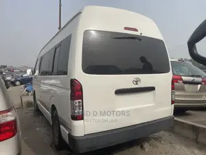 Toyota HiAce 2014 White