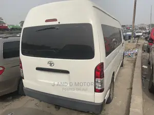 Toyota HiAce 2014 White