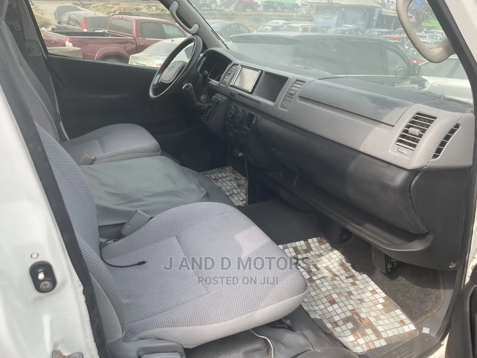 Toyota HiAce 2014 White
