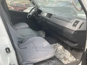 Toyota HiAce 2014 White