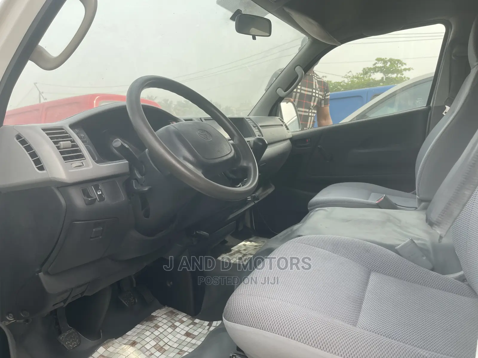 Toyota HiAce 2014 White