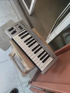 Direct Uk Used 2 Octave Midi Keyboard