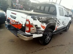 Toyota Hilux Booth Cover Folding
