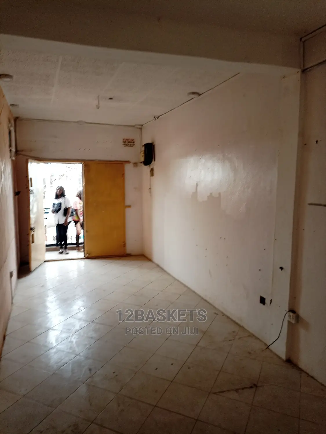 Spacious Shop at Ogba