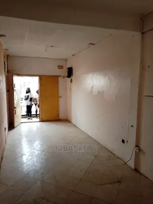 Spacious Shop at Ogba