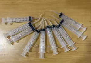 Portable Dental Irrigation Syringe With Curved Tip