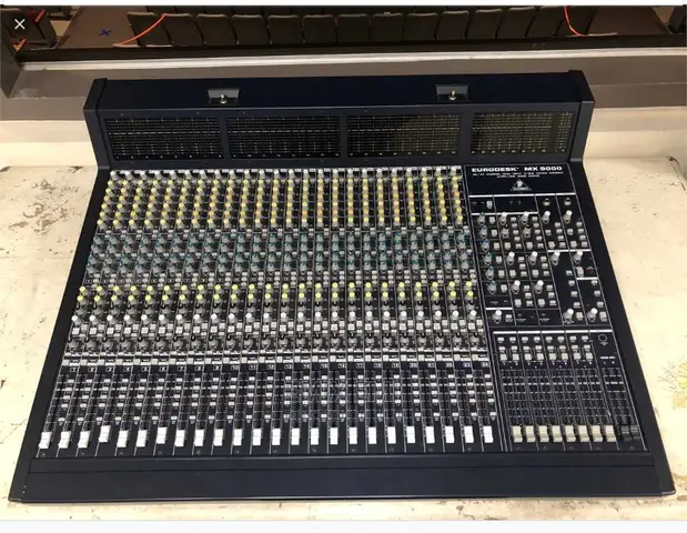 8725】 出音確認済み BEHRINGER EURODESK MX8000