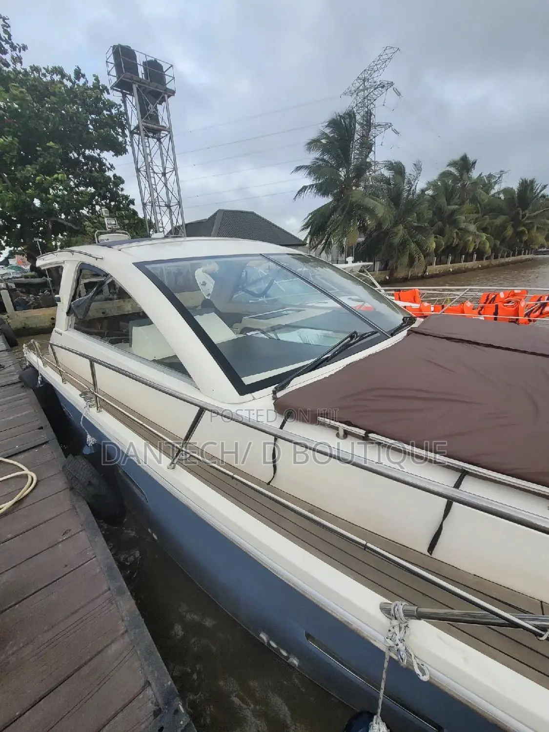 2 Bedroom Boat for Hire