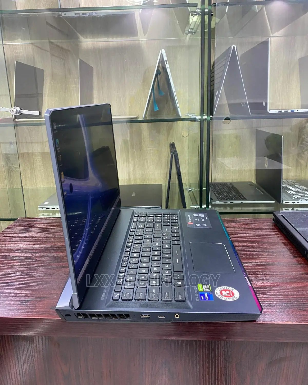 Laptop MSI GE75 Raider 10SE 16GB Intel Core I7 SSD 1T