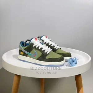 Original Nike Sb Dunk Siempre Familia Available in Store