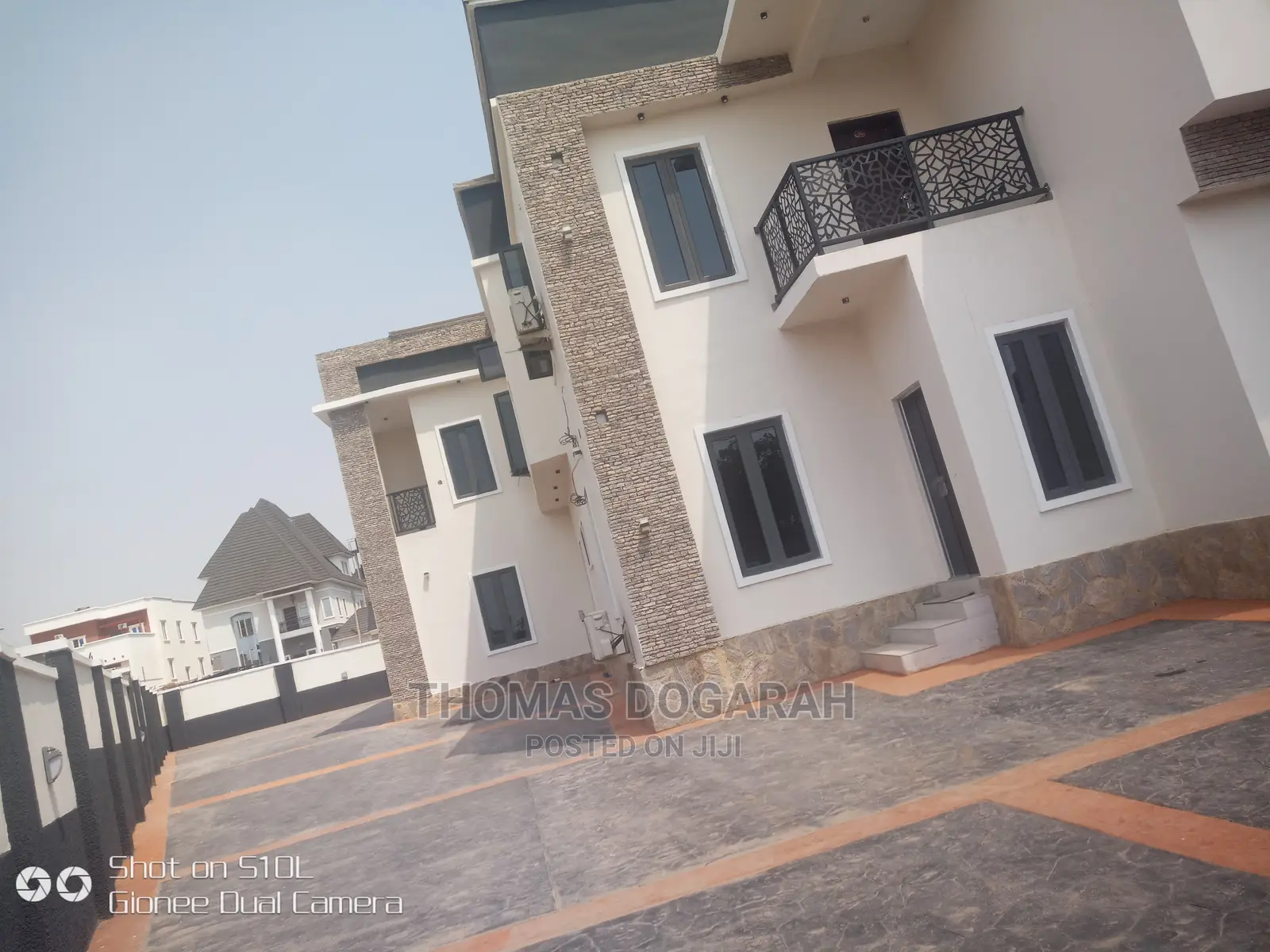 4bdrm Townhouse / Terrace in Apo Resettlement for rent