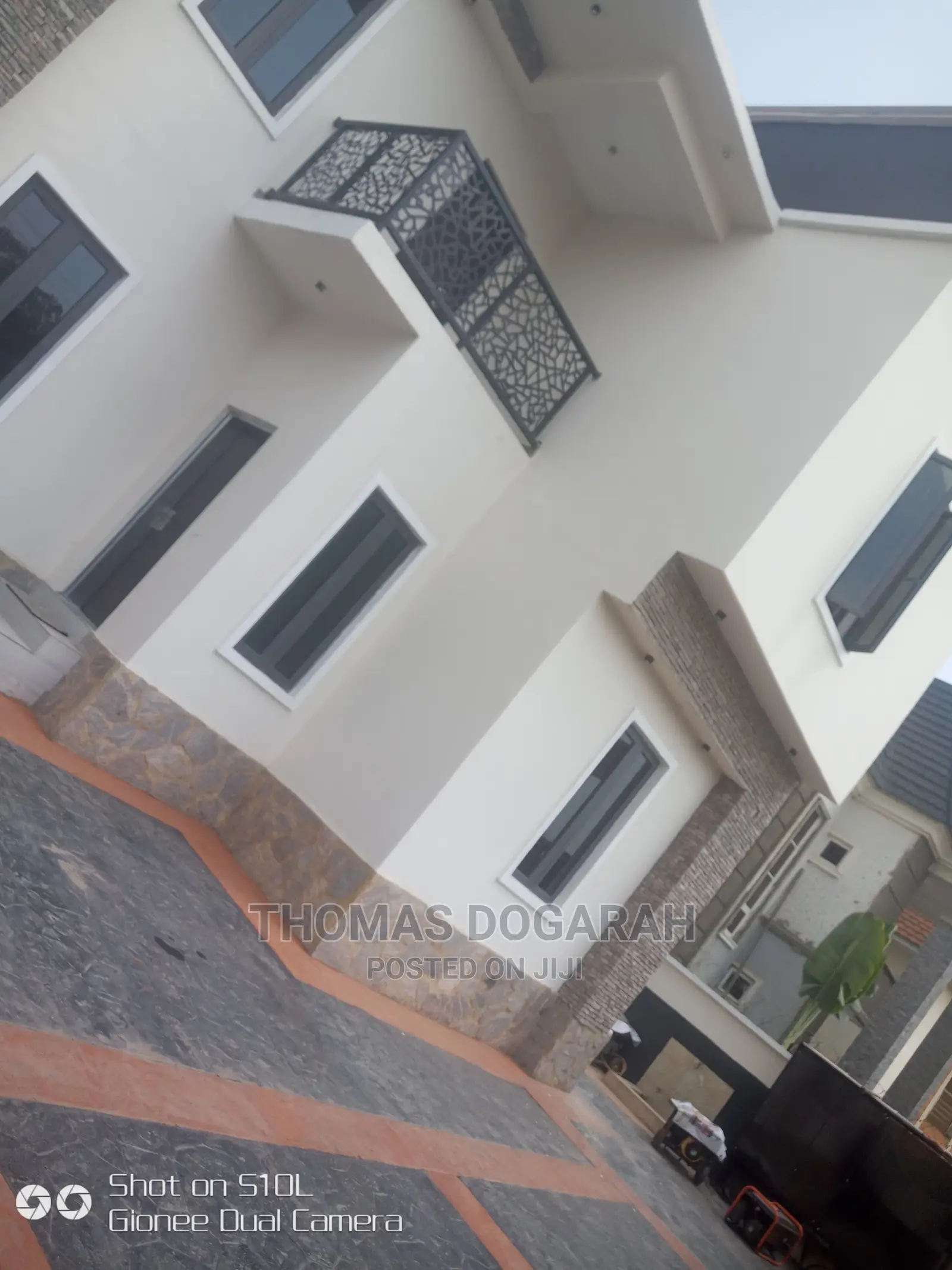4bdrm Townhouse / Terrace in Apo Resettlement for rent