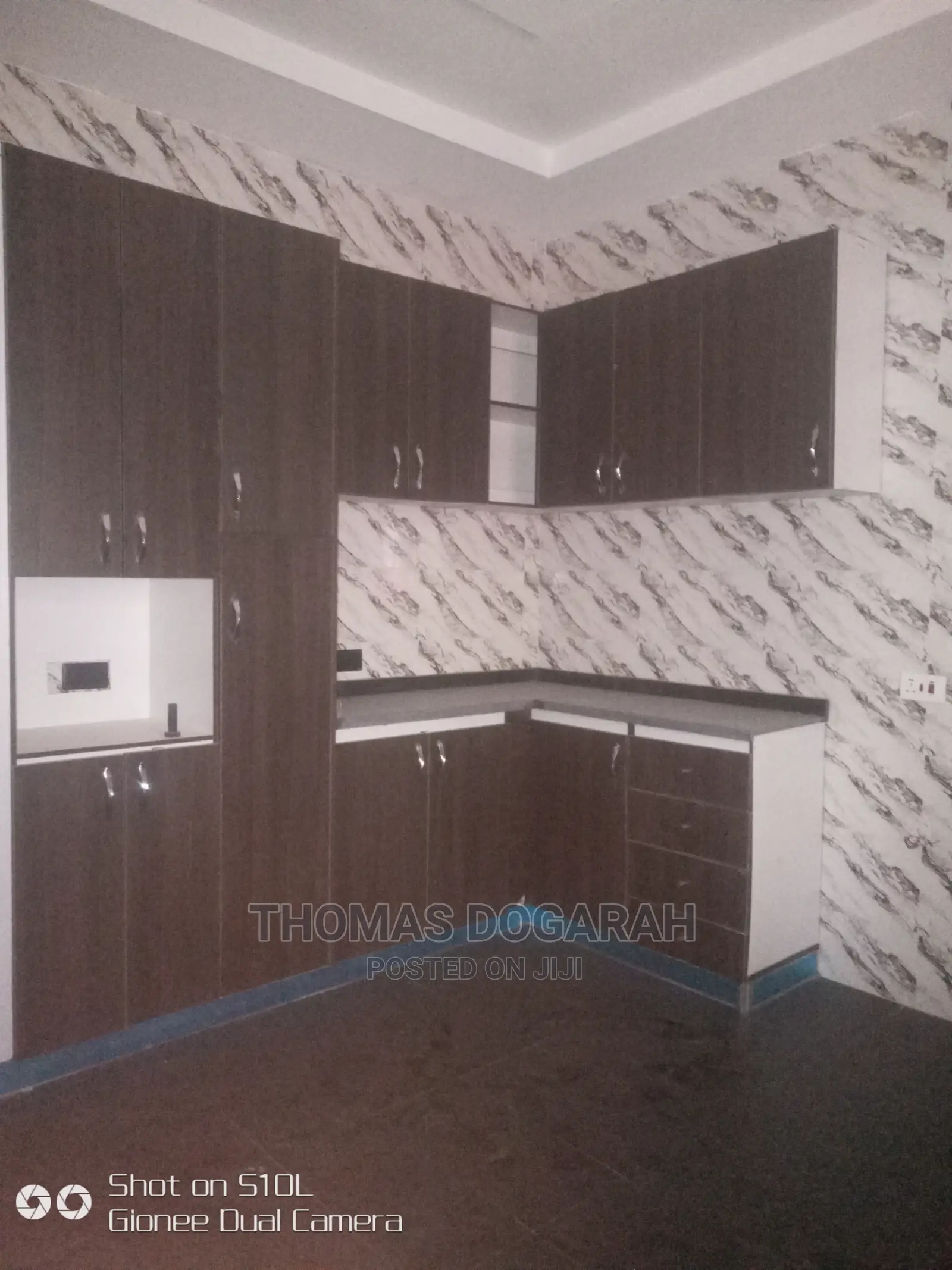 4bdrm Townhouse / Terrace in Apo Resettlement for rent