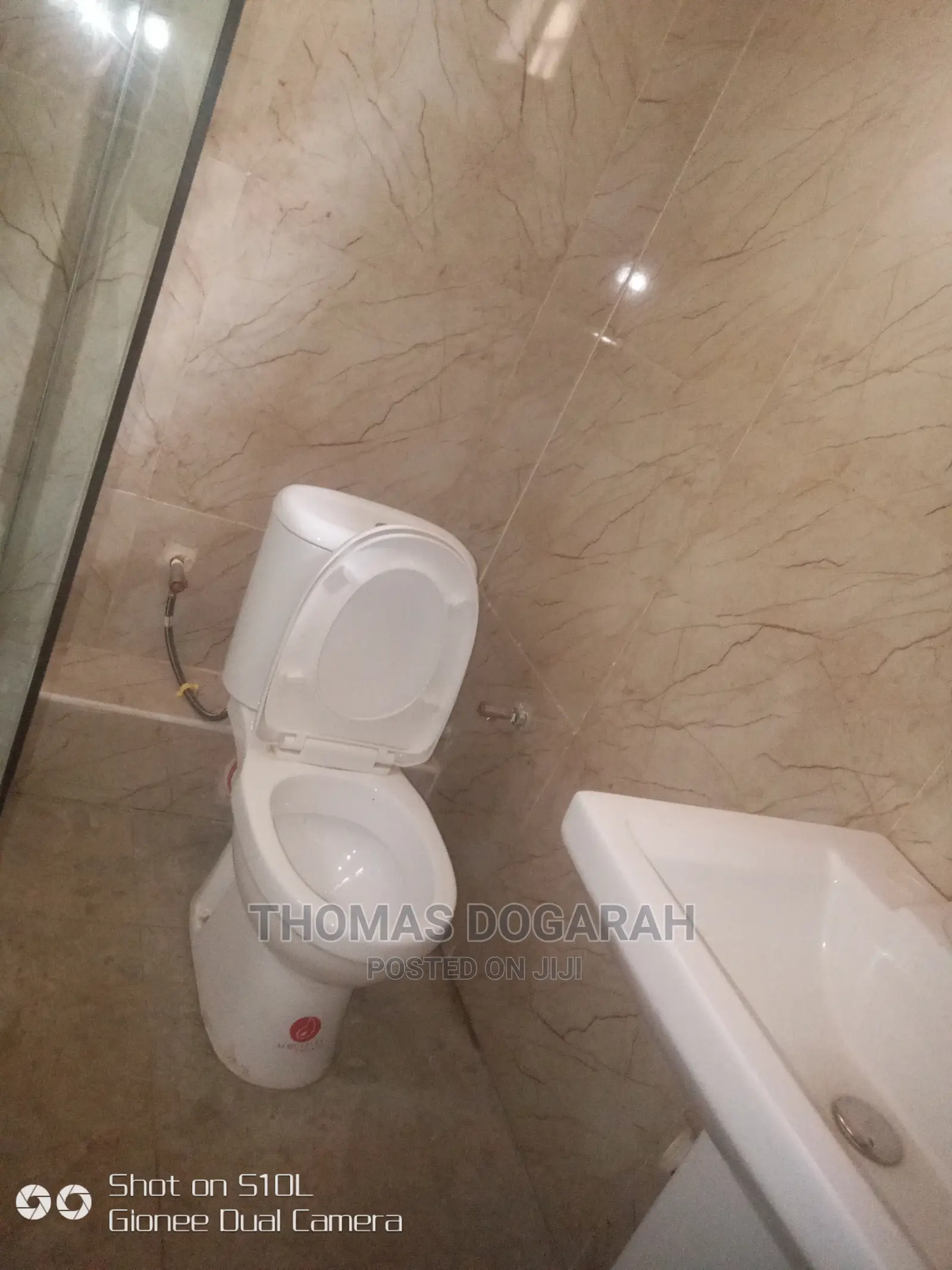 4bdrm Townhouse / Terrace in Apo Resettlement for rent