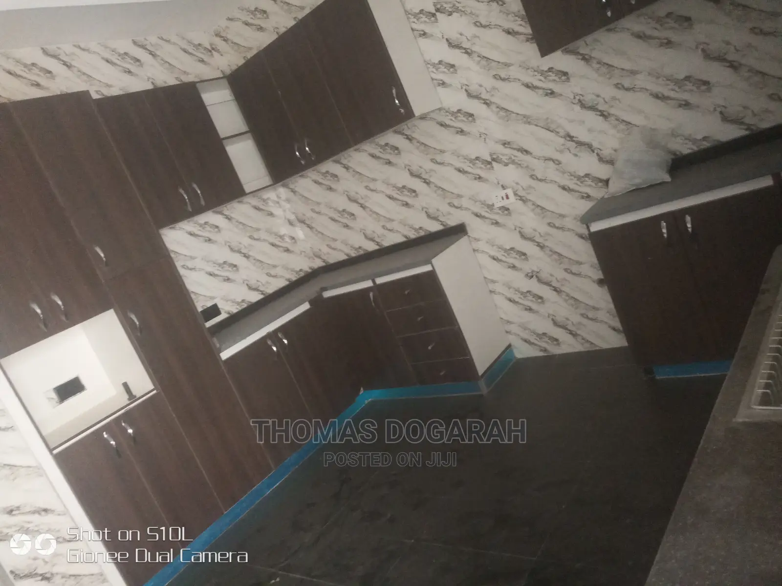 4bdrm Townhouse / Terrace in Apo Resettlement for rent
