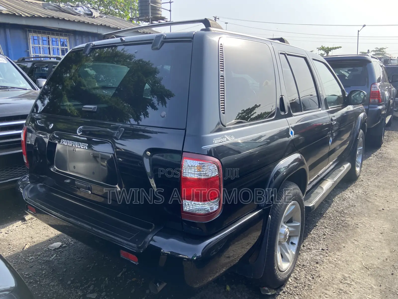 Nissan Pathfinder 2004 Black